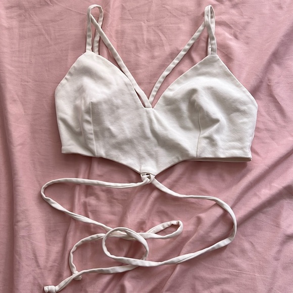 Tobi Caelynn Strappy Crop Top - Picture 3 of 6